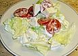 Eisbergsalat mit Tomaten und Mozzarella