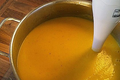 K&uuml;rbissuppe