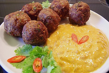 Duftende Thai - Fleischb&auml;llchen mit Erdnuss - Sauce