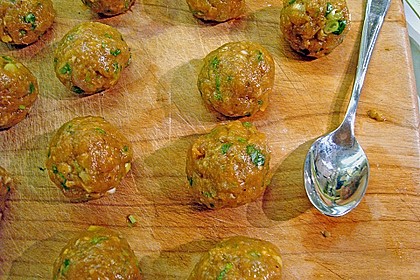 Duftende Thai - Fleischb&auml;llchen mit Erdnuss - Sauce 4