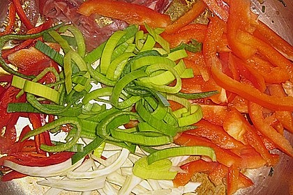 Bl&auml;tterteigtaschen mit scharfer F&uuml;llung