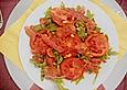 Rucolasalat mit Tomaten, Pinienkernen, Bacon und Balsamicocreme