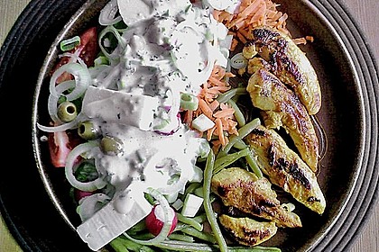 Salat mit H&auml;hnchenbruststreifen