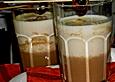 Latte Macchiato von der Schwarzwurzel mit Sellerichips