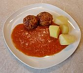 Hackfleischb&auml;llchen mit Schafsk&auml;se in Tomatensauce (Bild)