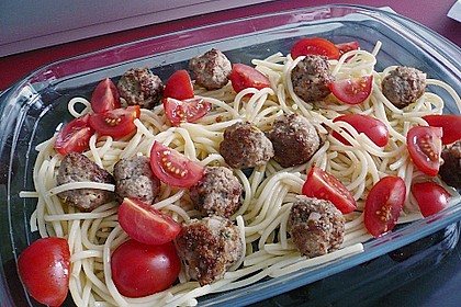 Nudelauflauf mit Spinat und Bratwurstb&auml;llchen 1