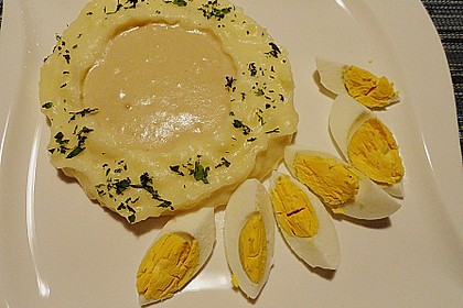 Eier in Senfso&szlig;e
