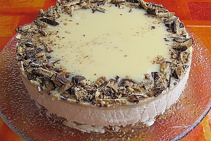 Eierlik&ouml;r - Sahnetorte auf Schokoraspel - Keksboden