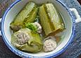Suppe mit gef&uuml;llter Gurke