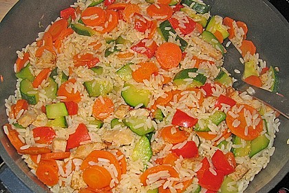 Zucchini - Reispfanne mit M&ouml;hren und Huhn