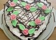 Frische Erdbeersahne - Torte mit Schokoladengitter