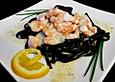 Schwarze Nudeln mit Scampis und Lachs