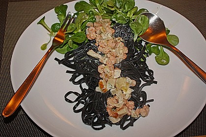 Schwarze Nudeln mit Scampis und Lachs 1