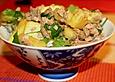 Schweinefleisch mit Koriander und frischer Ananas