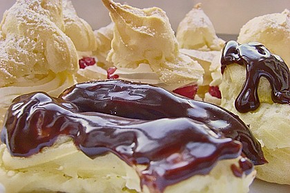 Windbeutel mit Vanillecreme 24