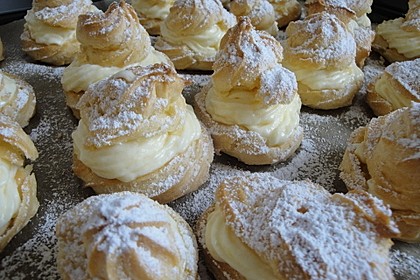 Windbeutel mit Vanillecreme 10