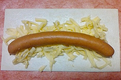 W&uuml;rstchen in Bl&auml;tterteig mit K&auml;se 12