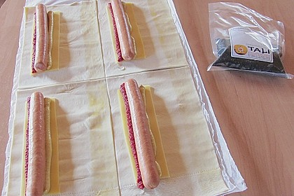 W&uuml;rstchen in Bl&auml;tterteig mit K&auml;se 17
