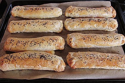 W&uuml;rstchen in Bl&auml;tterteig mit K&auml;se 19