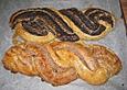 Saftiger Mohn- und Nusszopf mit Marzipan