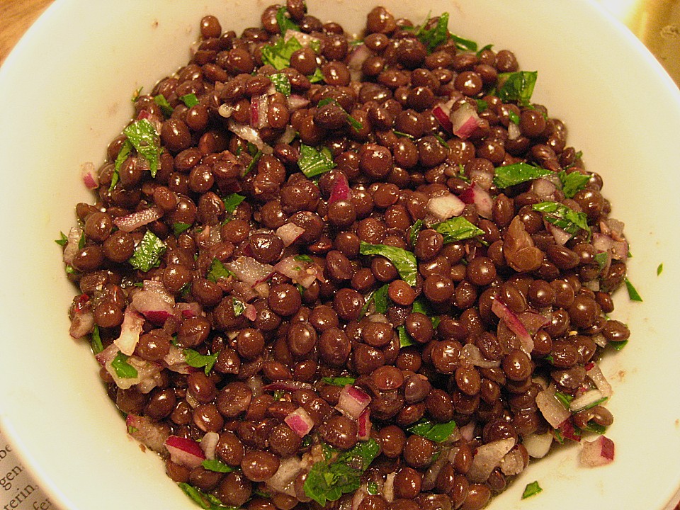 Leichter Salat aus Belugalinsen