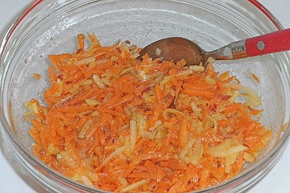 Möhren - Apfel - Salat mit Orangendressing und Walnüsse 16