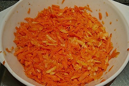 Möhren - Apfel - Salat mit Orangendressing und Walnüsse 13