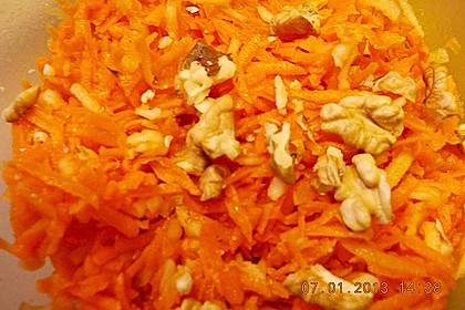 Möhren - Apfel - Salat mit Orangendressing und Walnüsse 14