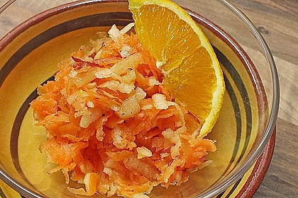 Möhren - Apfel - Salat mit Orangendressing und Walnüsse 10