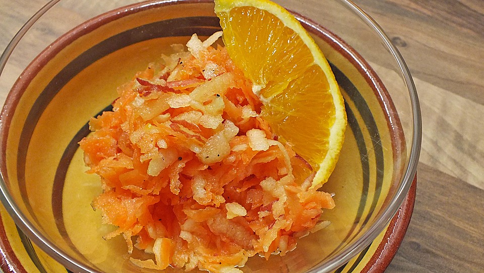 Möhren - Apfel - Salat mit Orangendressing und Walnüsse (Rezept mit ...