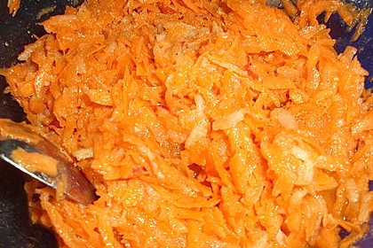Möhren - Apfel - Salat mit Orangendressing und Walnüsse 8