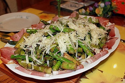 Gebratener Spargel mit eingelegtem Schinken 1