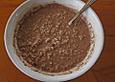 Haferflocken mit Kakao und Zucker