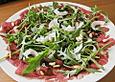 Rindercarpaccio mit Rucola und Parmesan