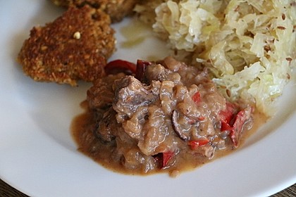 Gulasch vom Rind mit Schalotten und Paprika 20