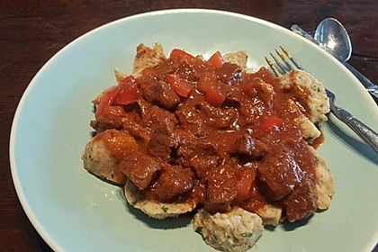 Gulasch vom Rind mit Schalotten und Paprika 22