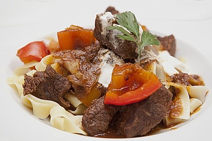Gulasch vom Rind mit Schalotten und Paprika 2
