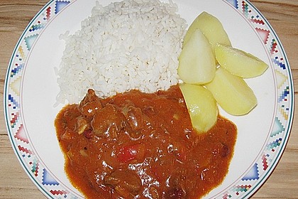 Gulasch vom Rind mit Schalotten und Paprika 23