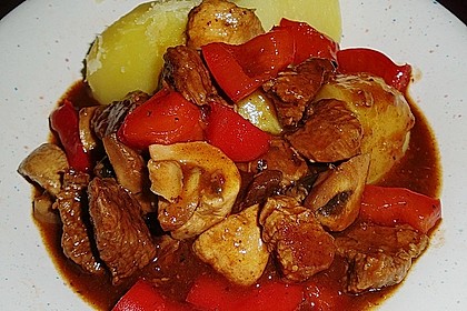 Gulasch vom Rind mit Schalotten und Paprika 11