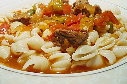 Gulasch vom Rind mit Schalotten und Paprika 7