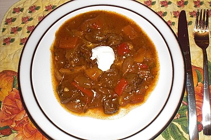 Gulasch vom Rind mit Schalotten und Paprika 29