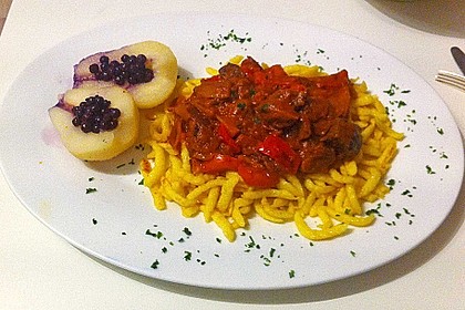 Gulasch vom Rind mit Schalotten und Paprika 13