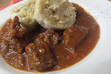 Gulasch vom Rind mit Schalotten und Paprika 10