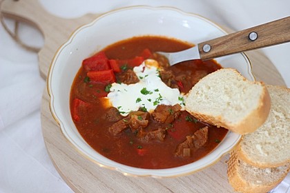 Gulasch vom Rind mit Schalotten und Paprika 1