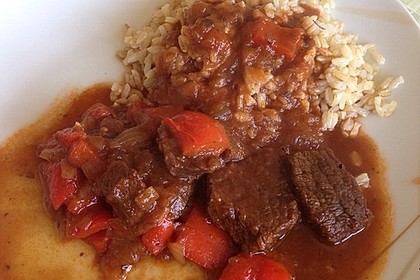 Gulasch vom Rind mit Schalotten und Paprika 16