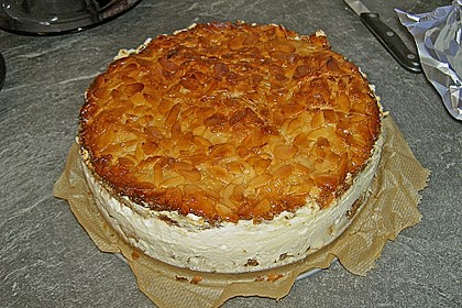 Bienenstich mit Pudding und Sahne 7