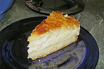 Bienenstich mit Pudding und Sahne 8