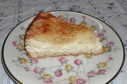 Bienenstich mit Pudding und Sahne 9