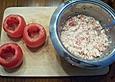 Mit Schafsk&auml;se gef&uuml;llte Tomaten