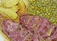 T&ouml;ginger gep&ouml;kelte Schweinsbackerl aus dem R&ouml;mertopf